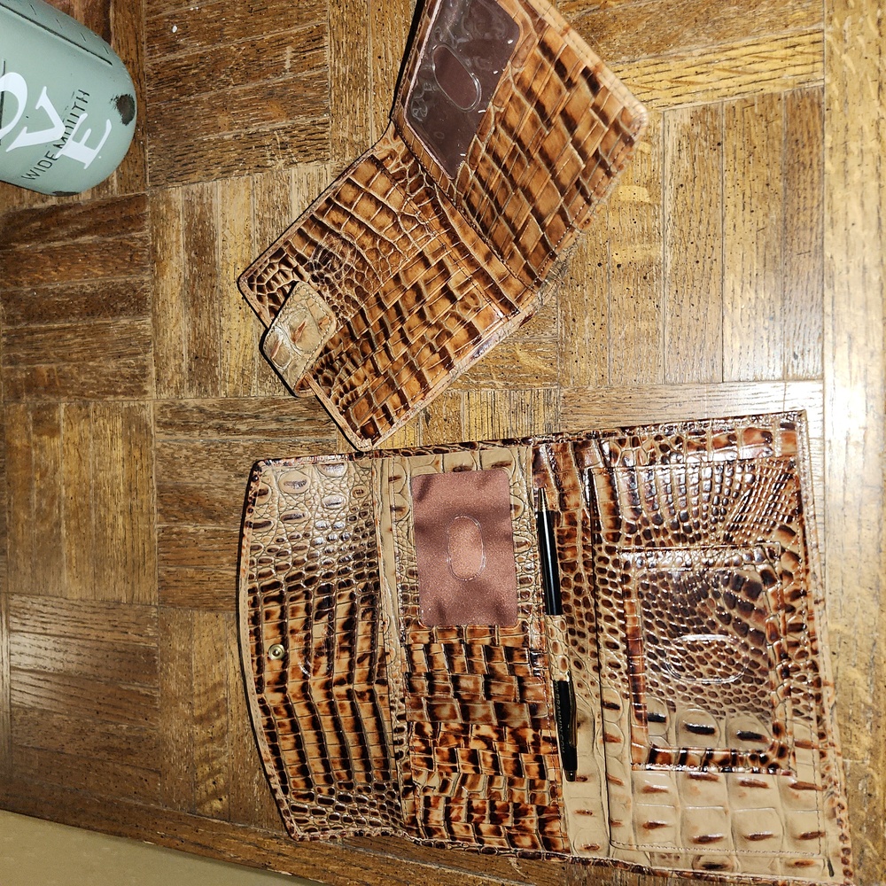 Brahmin Wallets - image 7